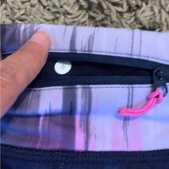 Lululemon Navy With Purple Band On Top Shorts Size 6 With Back Zipper Pocket - Picture 4 of 4